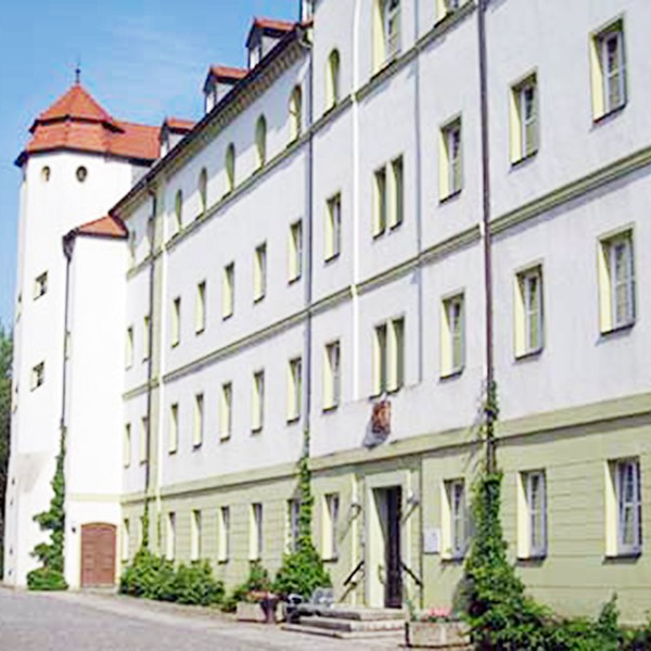 Aussenansicht Burghof mit Turm